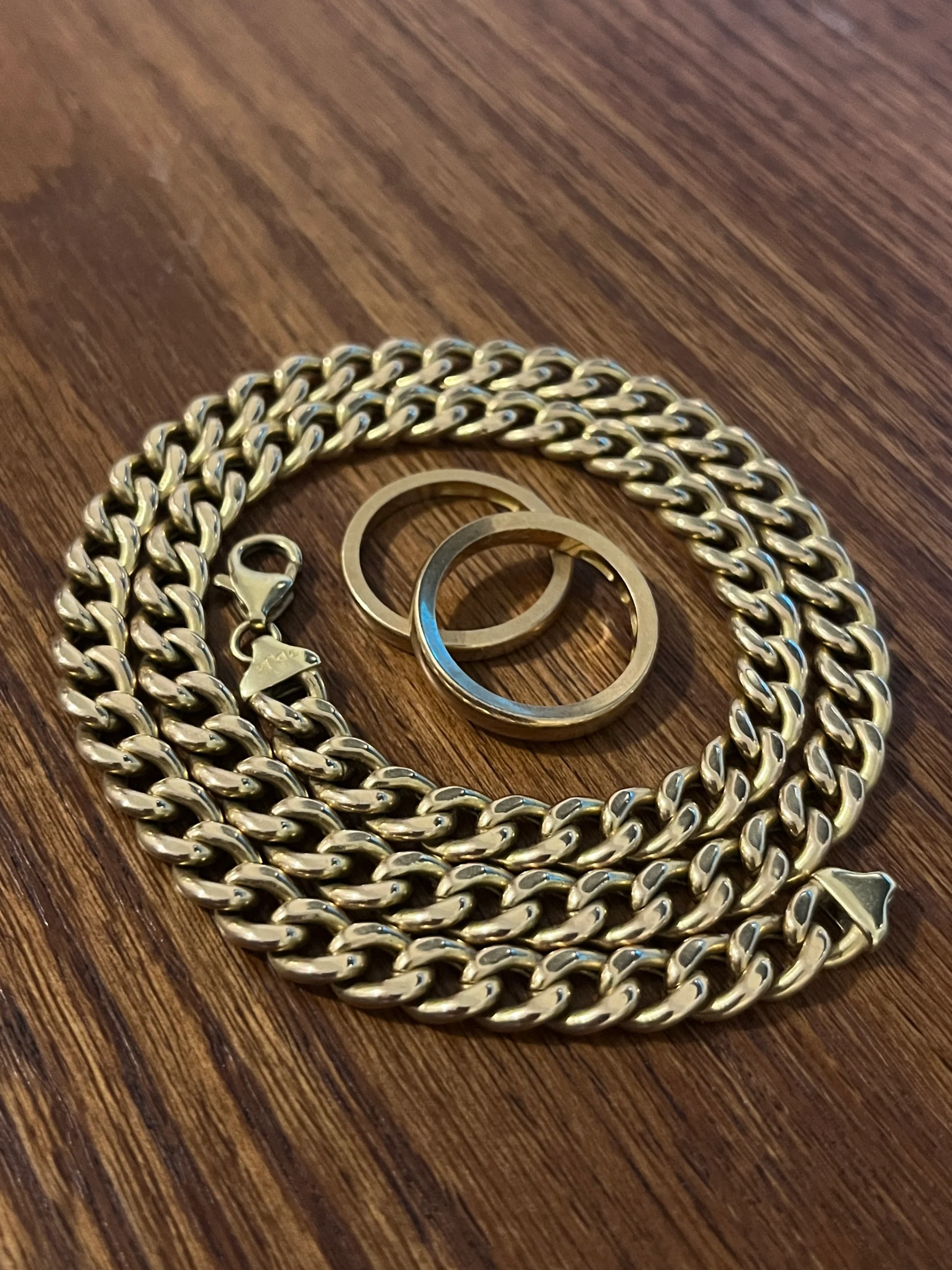 Erilaiset kultaesineet